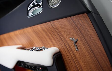 Rolls-Royce Dawn, 2017 год, 52 900 000 рублей, 34 фотография