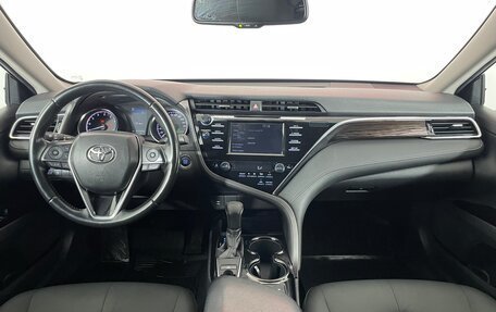 Toyota Camry, 2018 год, 2 637 000 рублей, 10 фотография