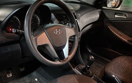 Hyundai Solaris II рестайлинг, 2015 год, 690 000 рублей, 9 фотография