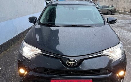 Toyota RAV4, 2017 год, 2 900 000 рублей, 2 фотография