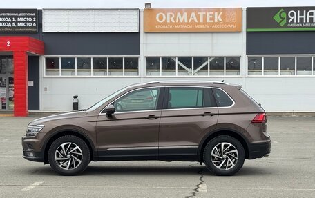 Volkswagen Tiguan II, 2018 год, 2 299 000 рублей, 2 фотография