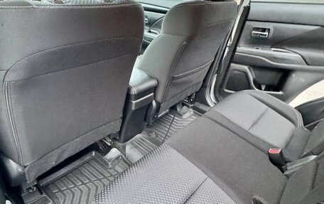 Mitsubishi Outlander III рестайлинг 3, 2019 год, 1 900 000 рублей, 7 фотография