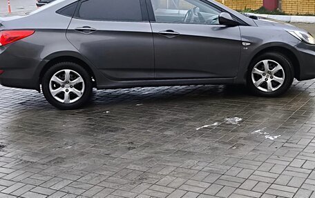 Hyundai Solaris II рестайлинг, 2012 год, 700 000 рублей, 5 фотография