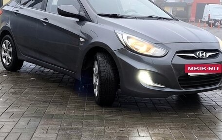 Hyundai Solaris II рестайлинг, 2012 год, 700 000 рублей, 3 фотография