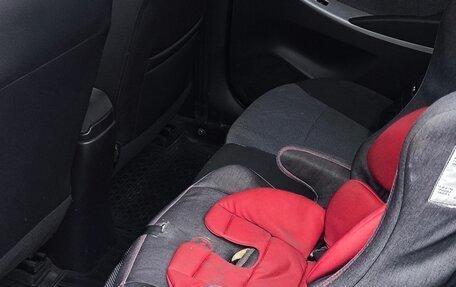 Hyundai Solaris II рестайлинг, 2012 год, 700 000 рублей, 10 фотография