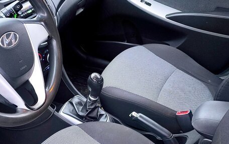 Hyundai Solaris II рестайлинг, 2012 год, 700 000 рублей, 8 фотография