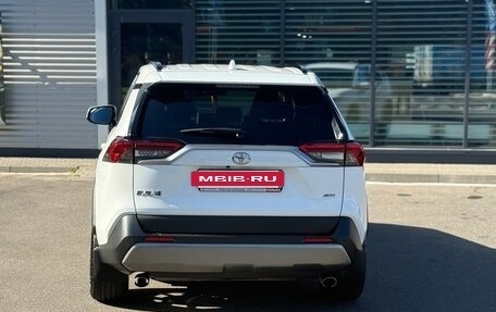 Toyota RAV4, 2021 год, 3 600 000 рублей, 5 фотография