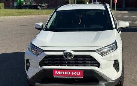 Toyota RAV4, 2021 год, 3 600 000 рублей, 3 фотография