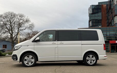 Volkswagen Multivan T6 рестайлинг, 2020 год, 6 450 000 рублей, 2 фотография