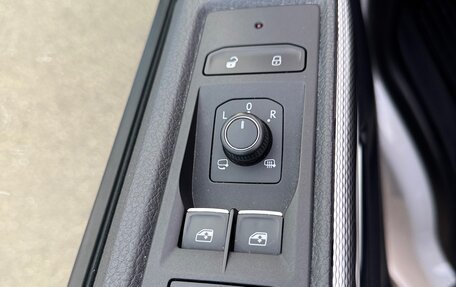 Volkswagen Multivan T6 рестайлинг, 2020 год, 6 450 000 рублей, 10 фотография