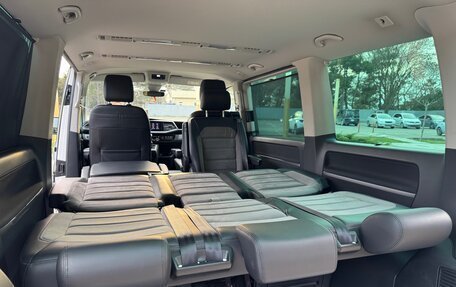 Volkswagen Multivan T6 рестайлинг, 2020 год, 6 450 000 рублей, 24 фотография