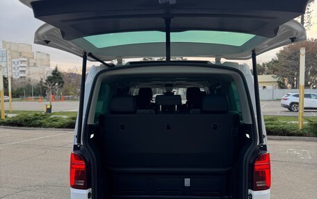 Volkswagen Multivan T6 рестайлинг, 2020 год, 6 450 000 рублей, 25 фотография