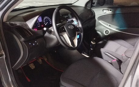 Hyundai Solaris II рестайлинг, 2012 год, 700 000 рублей, 10 фотография