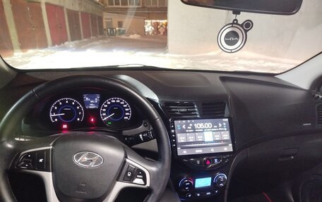 Hyundai Solaris II рестайлинг, 2012 год, 700 000 рублей, 7 фотография