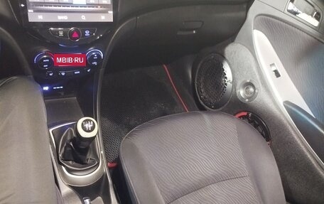 Hyundai Solaris II рестайлинг, 2012 год, 700 000 рублей, 8 фотография