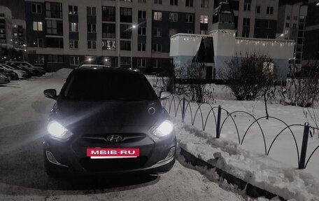 Hyundai Solaris II рестайлинг, 2012 год, 700 000 рублей, 3 фотография