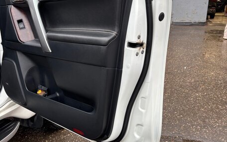 Toyota Land Cruiser Prado 150 рестайлинг 2, 2013 год, 2 900 000 рублей, 14 фотография