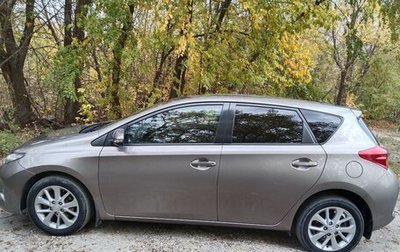 Toyota Auris II, 2013 год, 1 090 000 рублей, 1 фотография