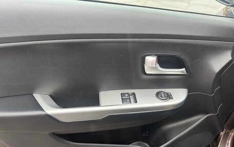 KIA Rio III рестайлинг, 2015 год, 1 090 000 рублей, 28 фотография