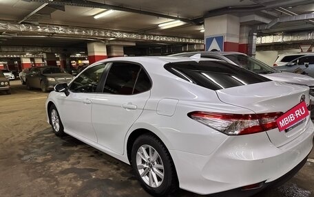 Toyota Camry, 2020 год, 2 400 000 рублей, 4 фотография
