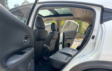 Honda Vezel, 2022 год, 1 332 003 рублей, 21 фотография