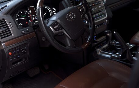 Toyota Land Cruiser 200, 2016 год, 5 675 000 рублей, 7 фотография