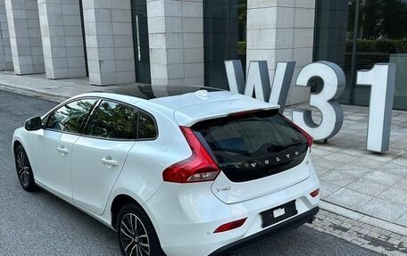 Volvo V40 II рестайлинг, 2019 год, 1 700 000 рублей, 3 фотография