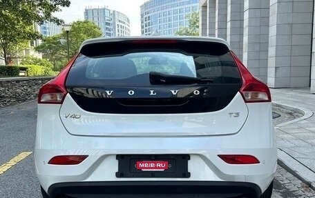 Volvo V40 II рестайлинг, 2019 год, 1 700 000 рублей, 4 фотография