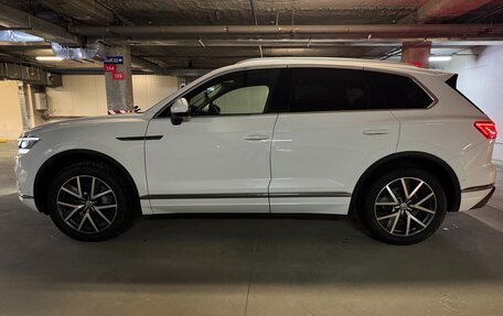 Volkswagen Touareg III, 2019 год, 4 870 000 рублей, 3 фотография