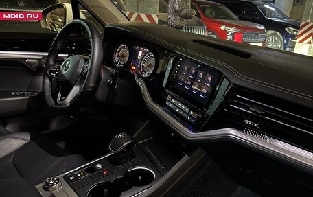 Volkswagen Touareg III, 2019 год, 4 870 000 рублей, 10 фотография