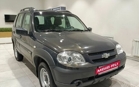 Chevrolet Niva I рестайлинг, 2017 год, 685 000 рублей, 3 фотография