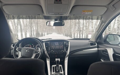 Mitsubishi Pajero Sport III рестайлинг, 2017 год, 2 500 000 рублей, 8 фотография