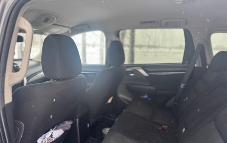 Mitsubishi Pajero Sport III рестайлинг, 2017 год, 2 500 000 рублей, 7 фотография