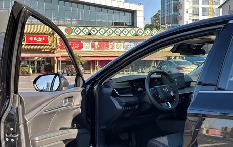 Toyota Camry, 2025 год, 3 800 000 рублей, 5 фотография