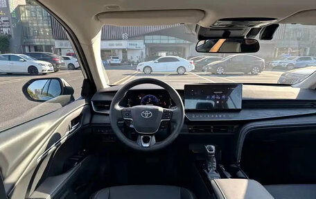 Toyota Camry, 2025 год, 3 800 000 рублей, 2 фотография