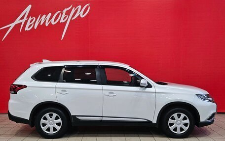 Mitsubishi Outlander III рестайлинг 3, 2018 год, 1 845 000 рублей, 6 фотография