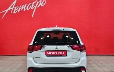 Mitsubishi Outlander III рестайлинг 3, 2018 год, 1 845 000 рублей, 4 фотография
