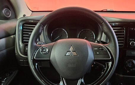 Mitsubishi Outlander III рестайлинг 3, 2018 год, 1 845 000 рублей, 12 фотография