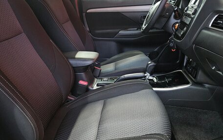 Mitsubishi Outlander III рестайлинг 3, 2018 год, 1 845 000 рублей, 13 фотография