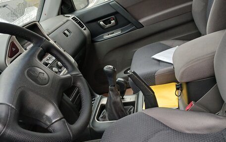 Mitsubishi Pajero III рестайлинг, 2004 год, 650 000 рублей, 2 фотография