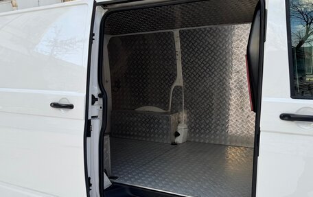 Volkswagen Transporter T6 рестайлинг, 2018 год, 2 850 000 рублей, 8 фотография