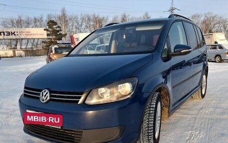 Volkswagen Touran III, 2012 год, 890 000 рублей, 2 фотография
