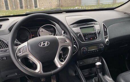 Hyundai ix35 I рестайлинг, 2012 год, 990 000 рублей, 16 фотография