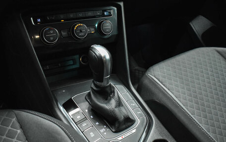 Volkswagen Tiguan II, 2017 год, 2 450 000 рублей, 16 фотография