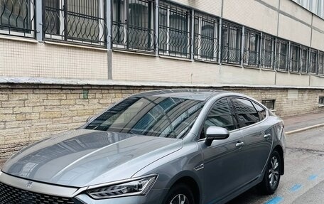 BYD Qin, 2023 год, 2 300 000 рублей, 3 фотография