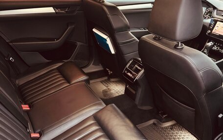 Skoda Superb III рестайлинг, 2018 год, 1 900 000 рублей, 5 фотография