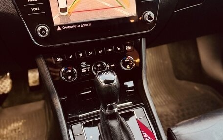 Skoda Superb III рестайлинг, 2018 год, 1 900 000 рублей, 12 фотография