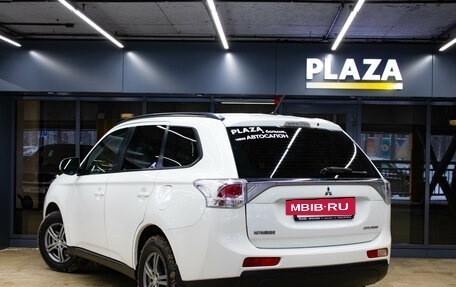 Mitsubishi Outlander III рестайлинг 3, 2012 год, 1 279 000 рублей, 3 фотография