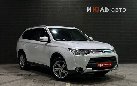 Mitsubishi Outlander III рестайлинг 3, 2014 год, 1 390 000 рублей, 4 фотография