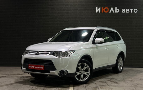 Mitsubishi Outlander III рестайлинг 3, 2014 год, 1 390 000 рублей, 2 фотография